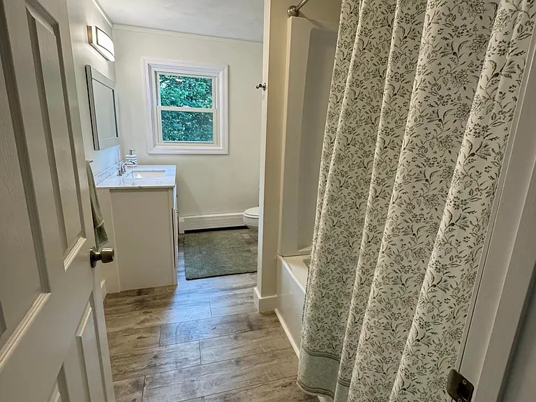 1270 Riverside Dr — Photo 8
