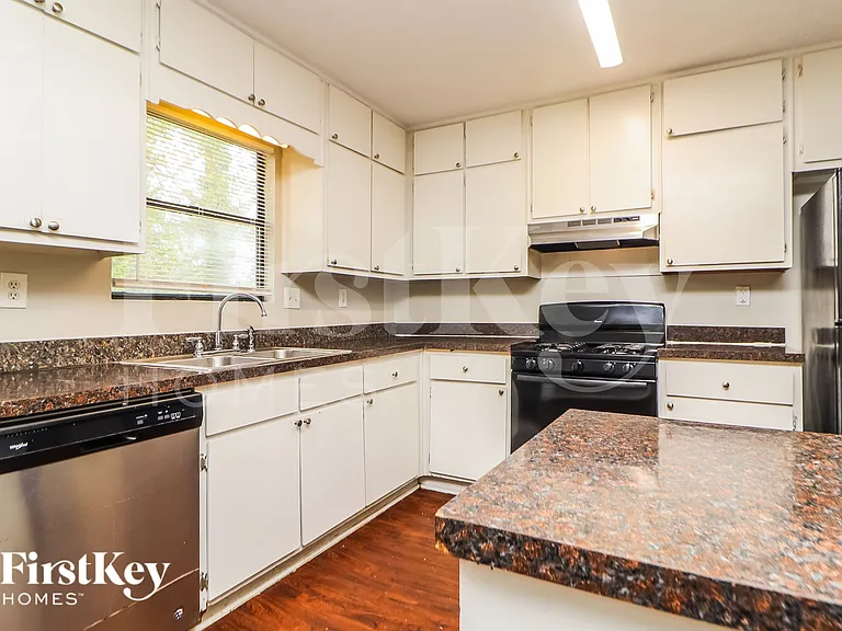 3346 Clevemont Way — Photo 7