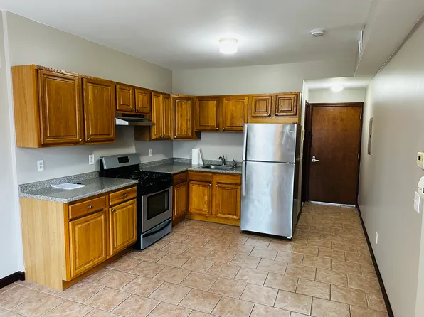 92 Pulaski St, Newark, NJ 07105