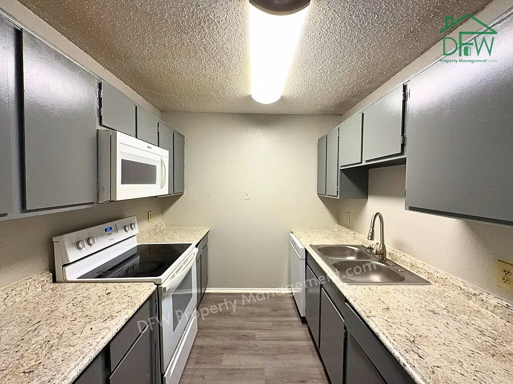 2 bed, 1.0 bath, 885 sqft, $1,050 — Photo 1