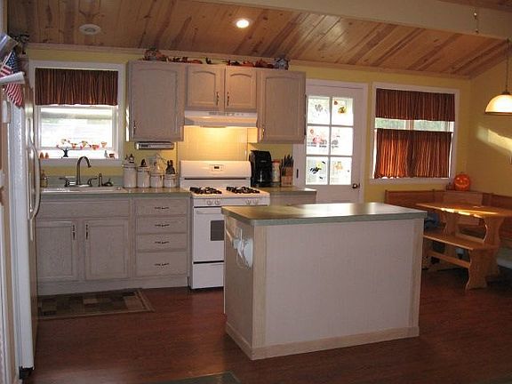 2nd image of 822 West Dr