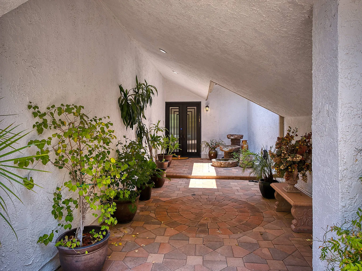 5 bed, 4107 sqft, $12,500 — Photo 4