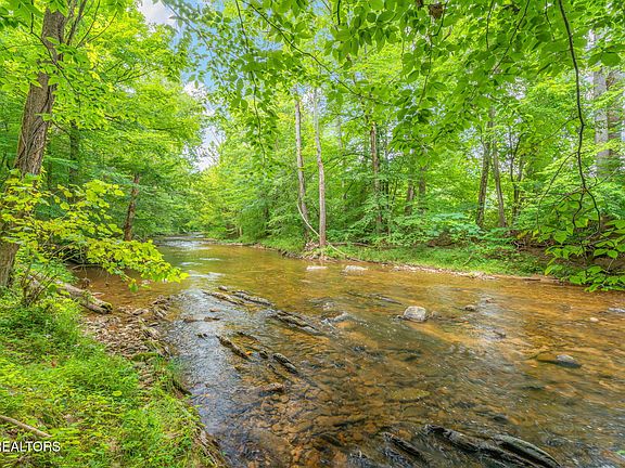 4th image of 680 Kaylees Loop