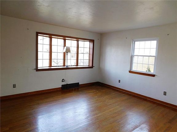 4th image of 614 Greenmont St