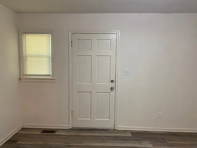 3 bed, 1075 sqft, $1,800 — Photo 2