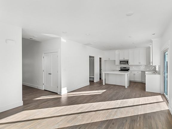 Finished home photos are representational images only. See sales agent for details.
