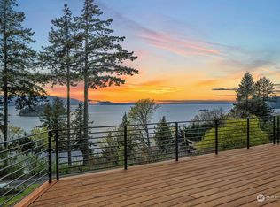 988 Chuckanut Dr, Bellingham, WA