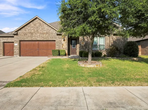 421 Summer Grove Dr, Midlothian, TX 76065