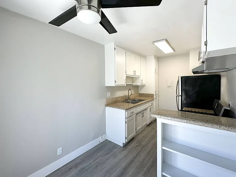 Westmount Towers — Photo 12
