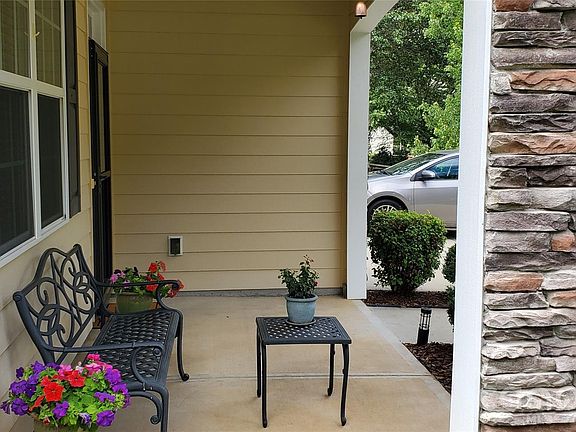 4th image of 115 Runningdeer Dr