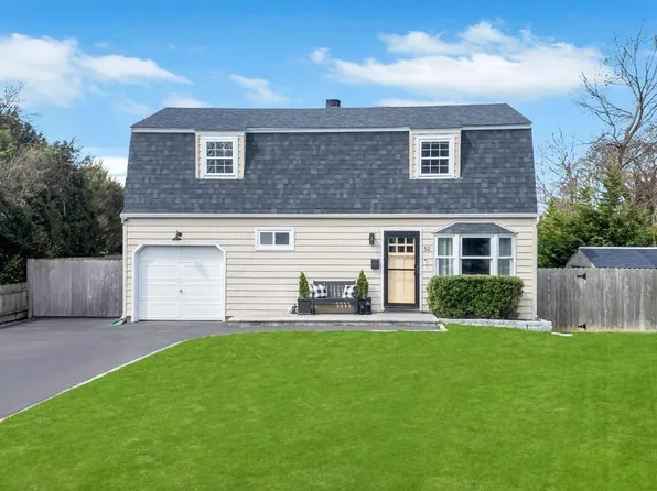 52 Thorburn Avenue, Patchogue, NY 11772