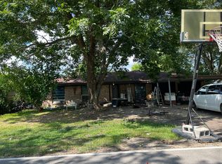 207 Timber Ln, Highlands, TX 77562