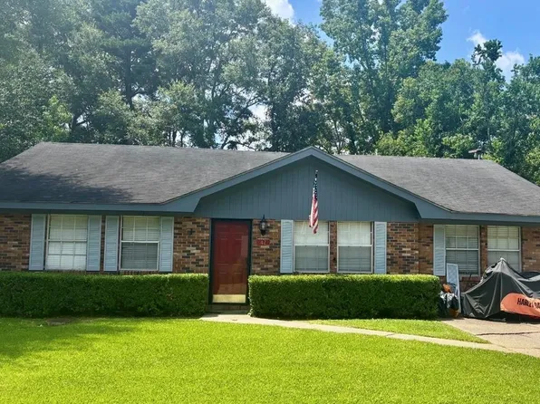 42 Clairmont Cir, Laurel, MS 39440