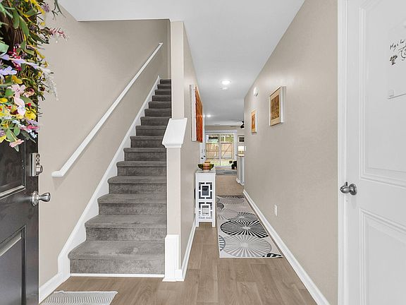 4th image of 4613 Palm View Cir