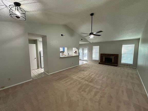 3rd image of 3802 Glengate Dr