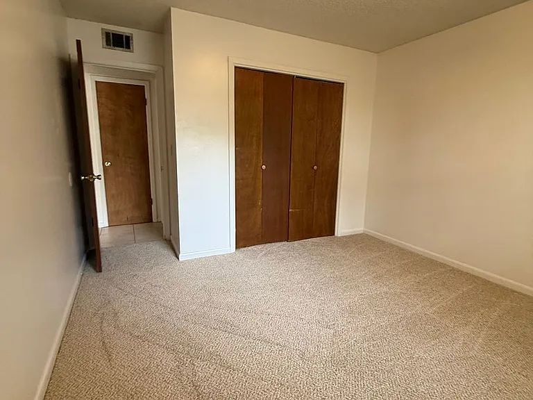 117 Classic Ct — Photo 3
