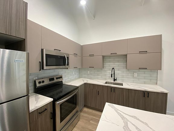 3rd image of 2824 Salmon St #G