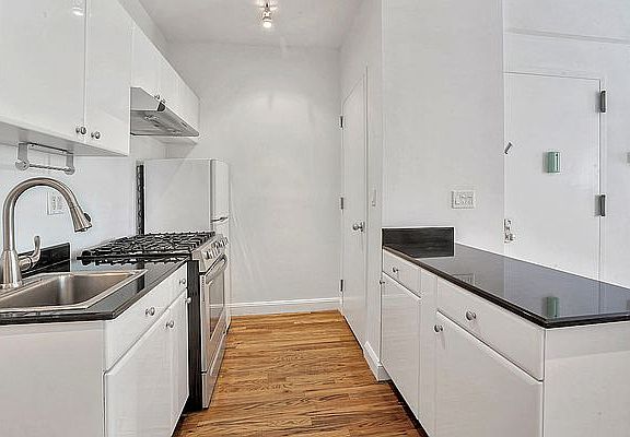 5th image of 305 W Broadway #3A