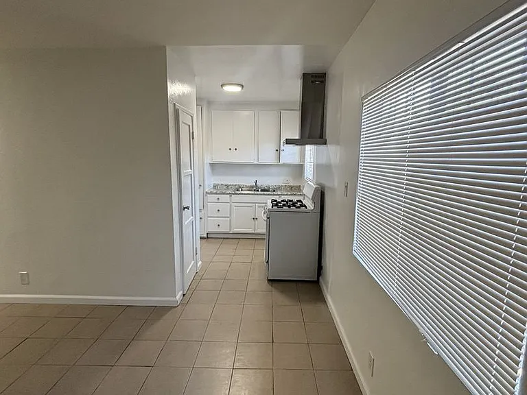 14129 Vanowen St — Photo 32