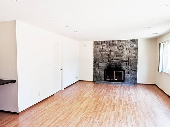 5th image of 2999 Silverland Dr