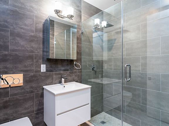 4th image of 941 Washington Ave #411