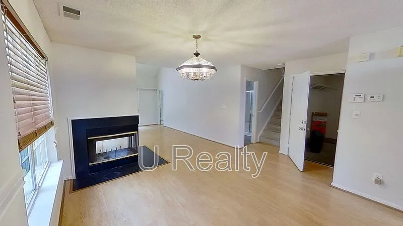 3 bed, 2.0 bath, 1558 sqft, $2,150 — Photo 3