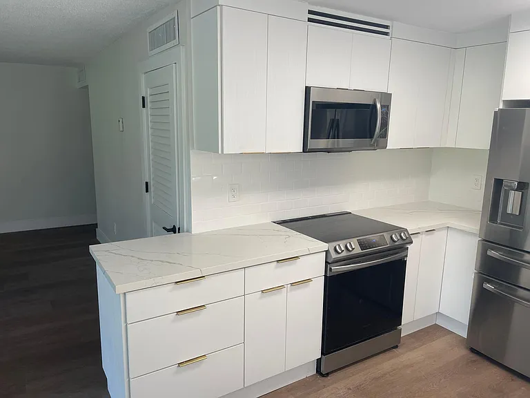 531 Menendez Ave — Photo 17