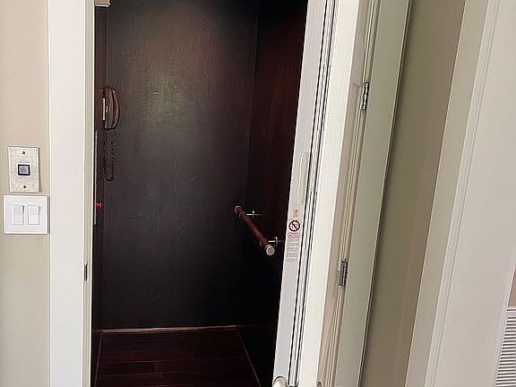 Elevator, 3-Stop