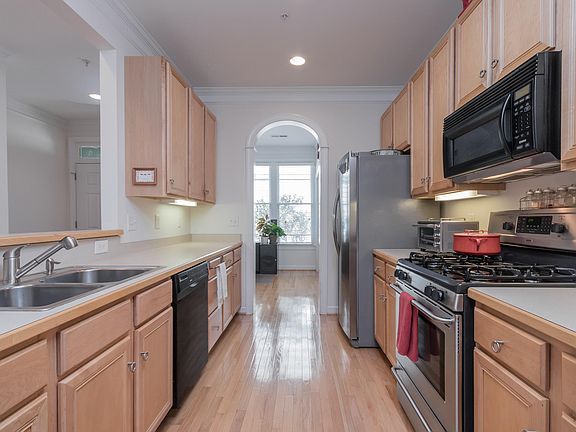 4th image of 503 Presque Isle Ln
