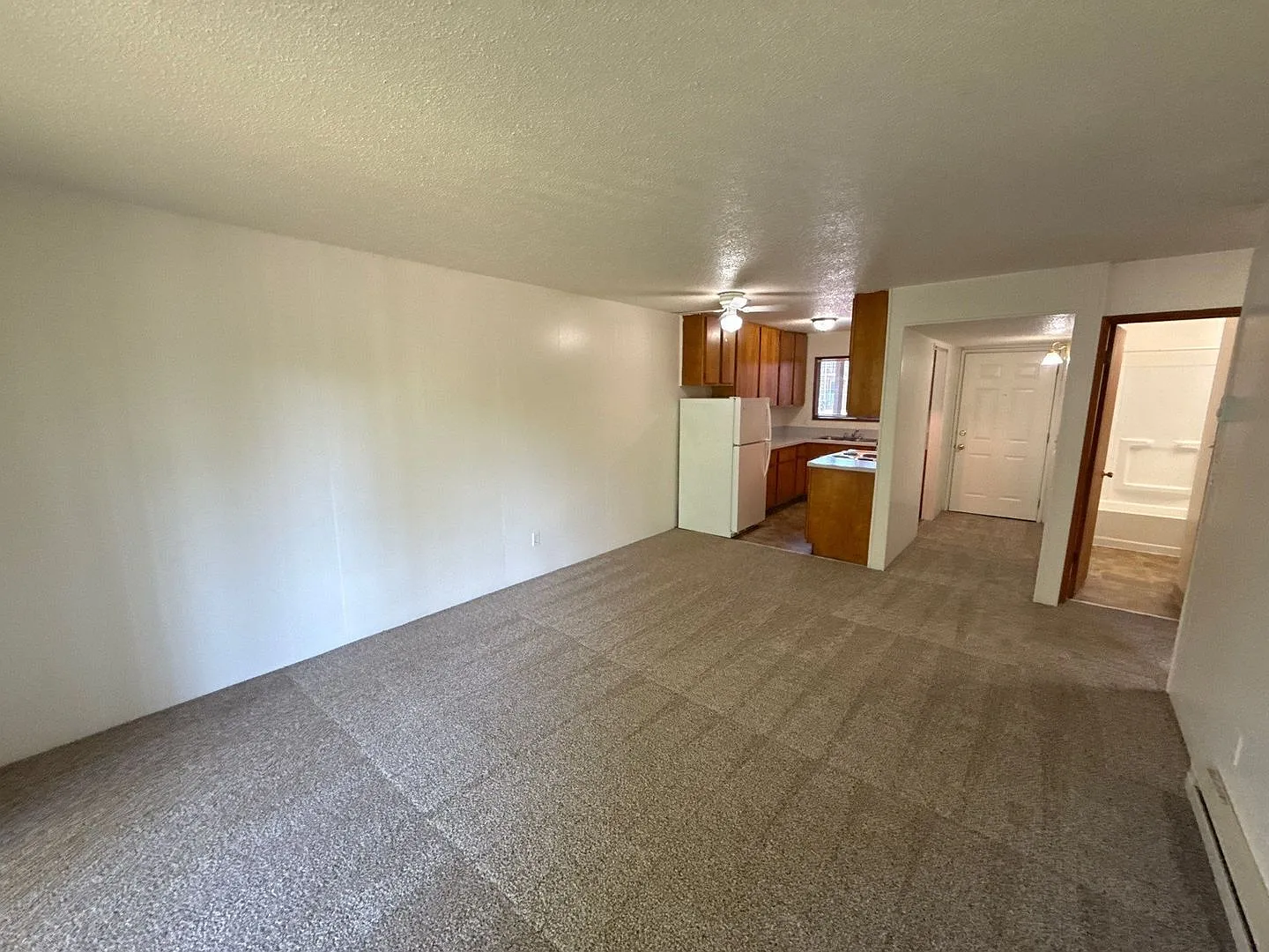2 bed, 1.0 bath, 635 sqft, $1,195 — Photo 2