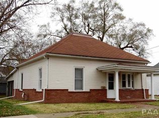 305 S 12th St, Pekin, IL 61554