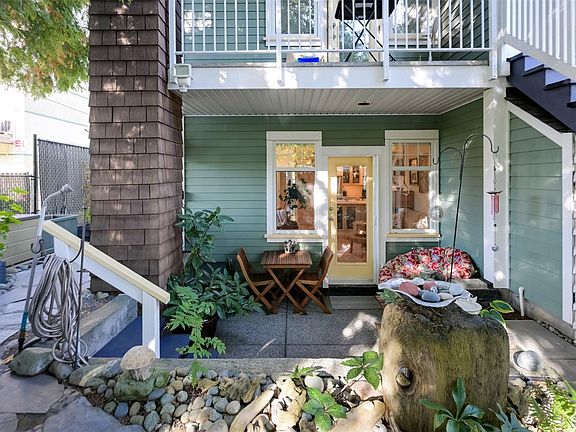 3rd image of 2116 Richmond Rd #1