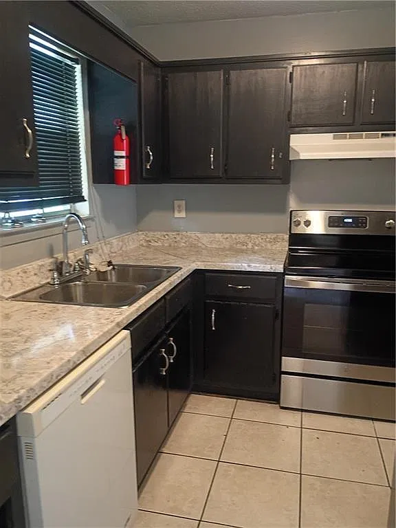 2 bed, 1.5 bath, 1924 sqft, $1,050 — Photo 4