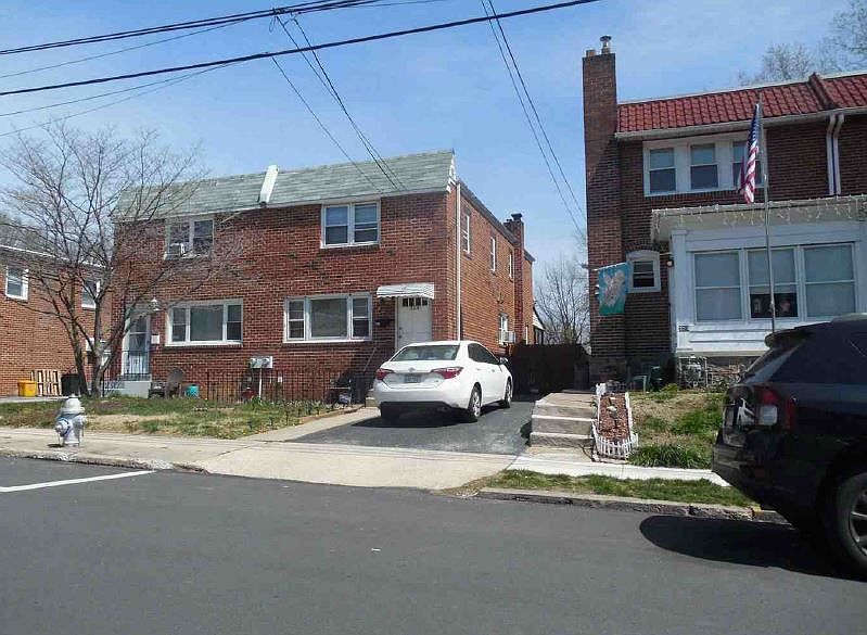 2nd image of 325 Roberta Ave