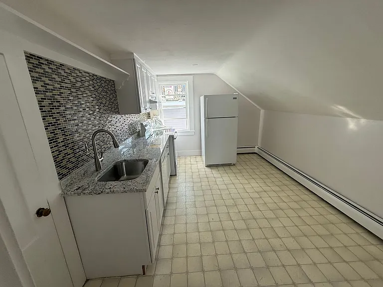 171 Pleasant St — Photo 2