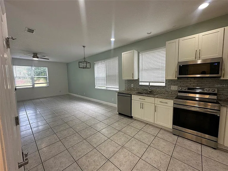 1714 Cambridge Village Ct — Photo 7