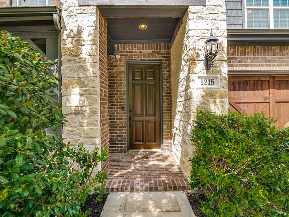 3rd image of 1215 Hundgate Way