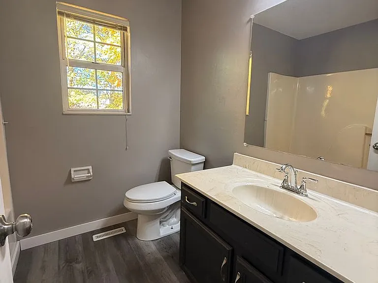 1628 Hunters Branch Rd — Photo 3