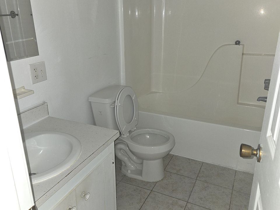 1st image of 4602 Willow St #2