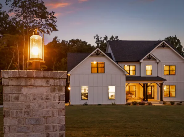 1302 Campfire Trl, Signal Mountain, TN 37377