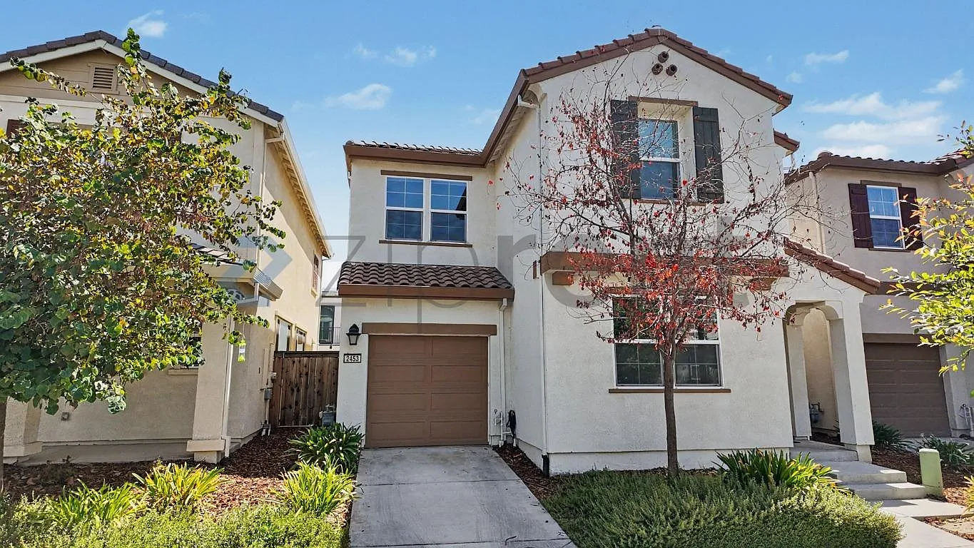 4 bed, 1996 sqft, $3,200 — Photo 3