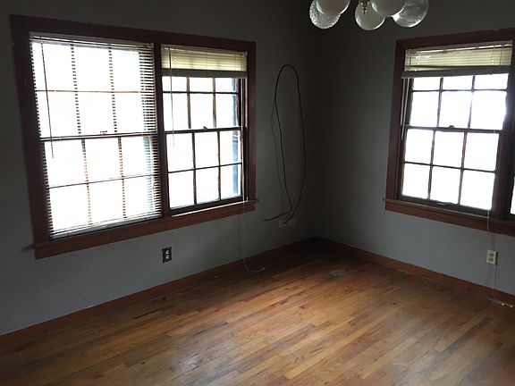 2nd image of 715 Elm St