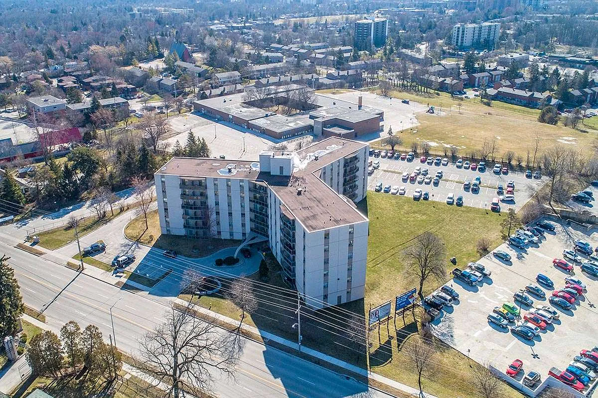 Building Photo - 492 Springbank Dr