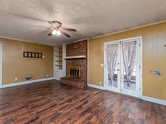 2nd image of 137 Bridgewater Cir