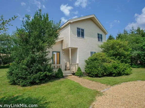 137 Charles Neck Way W, Vineyard Haven, MA 02568