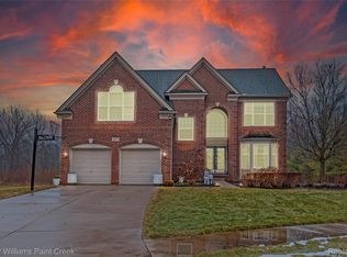 877 Wynstone Cir N, Oakland, MI 48363