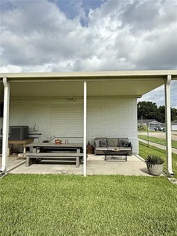 3 bed, 2.0 bath, 1200 sqft, $2,100 — Photo 3