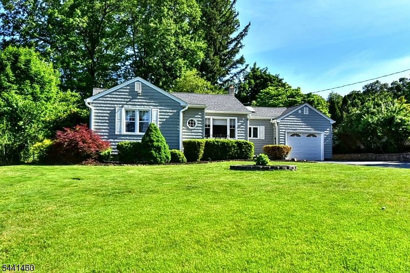 1st image of 11 Mountain Ridge Dr