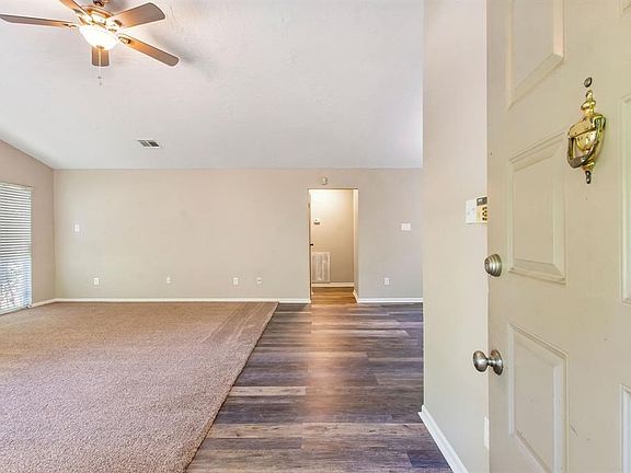 This inviting entry is the perfect place to welcome your guest into your home!