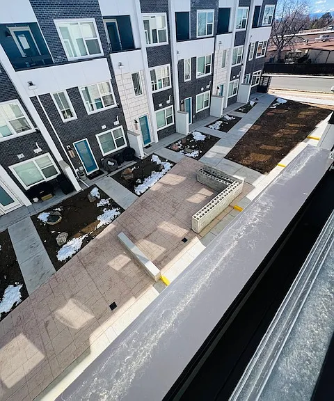 334 N Geneva St — Photo 20